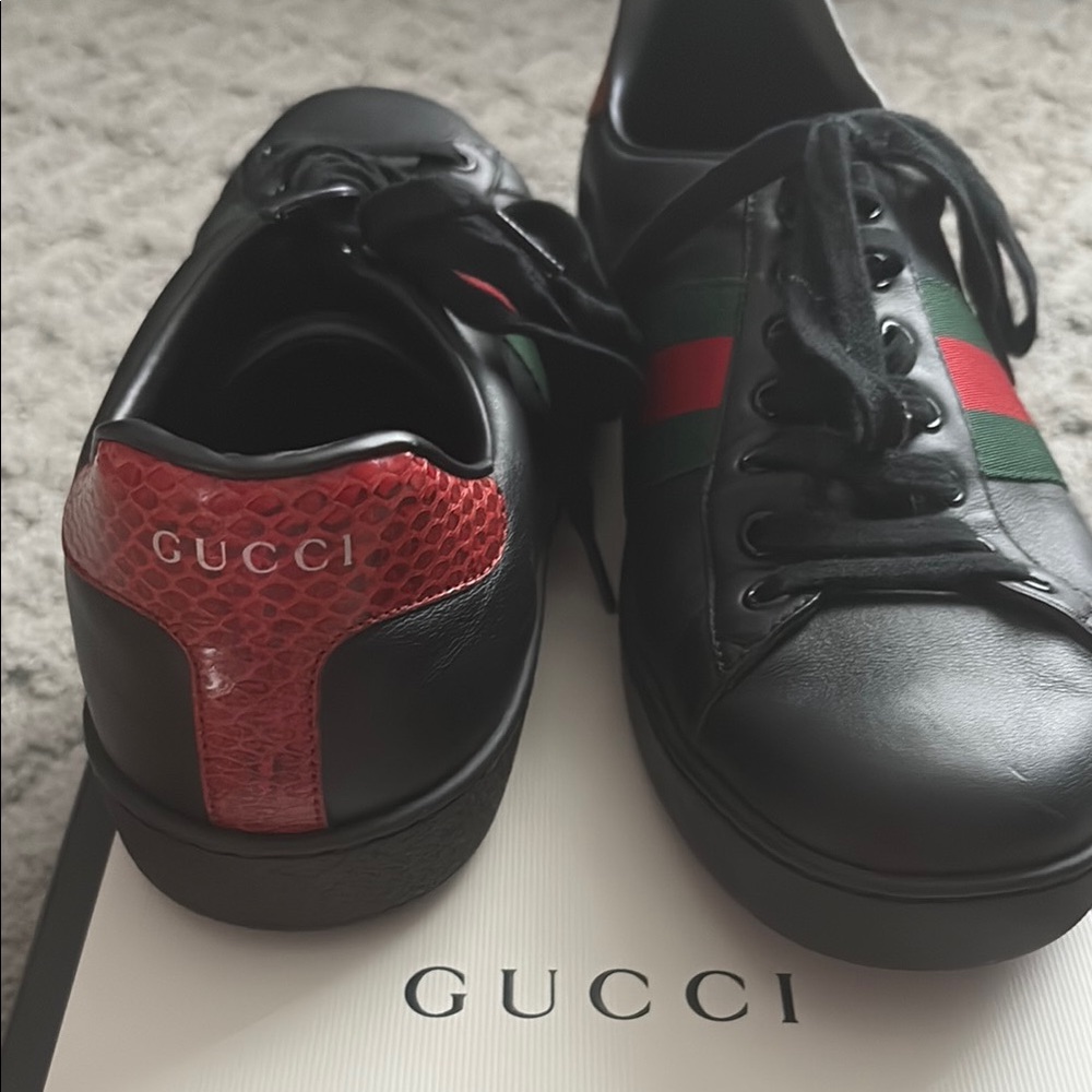 Gucci Men's Black Leather Sneakers with Red and Green Stripes - Picture 2 of 4